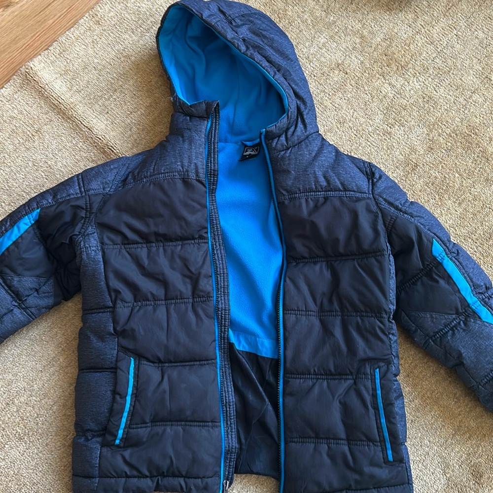 Size 8 boys winter jacket still in great shape as you can see in pics
